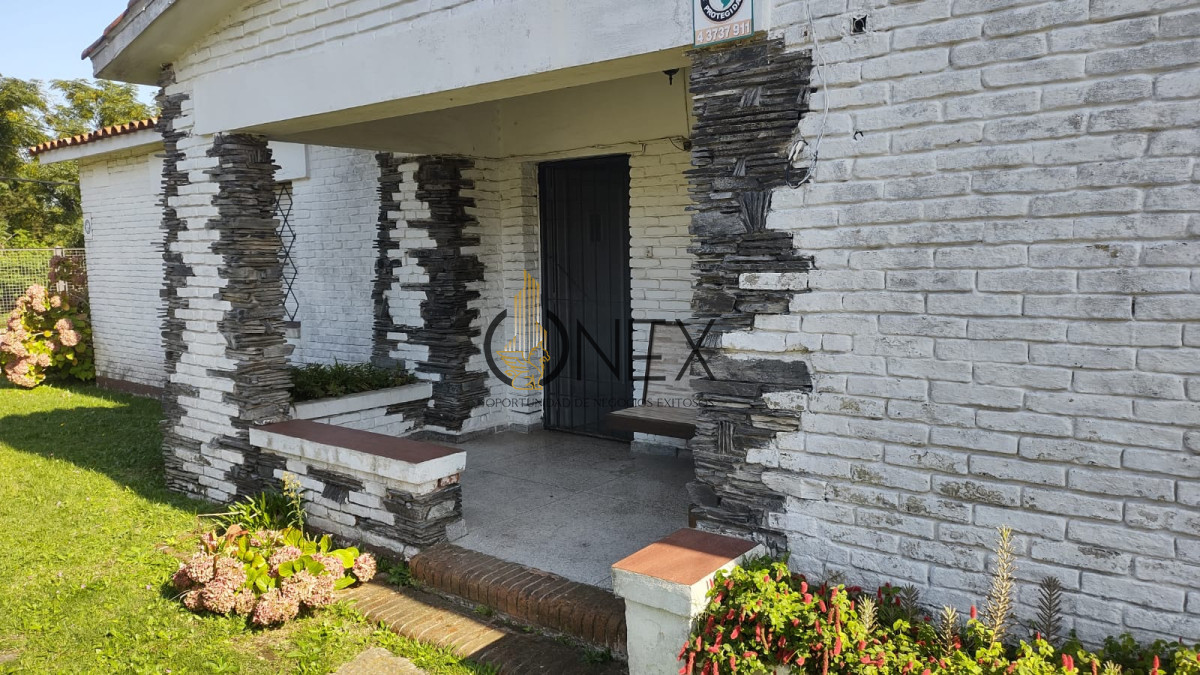 Casa ID.4406 - SE VENDE EXCELENTE PROPIEDAD EN ATLANTIDA, DE CUATRO DORMITORIOS