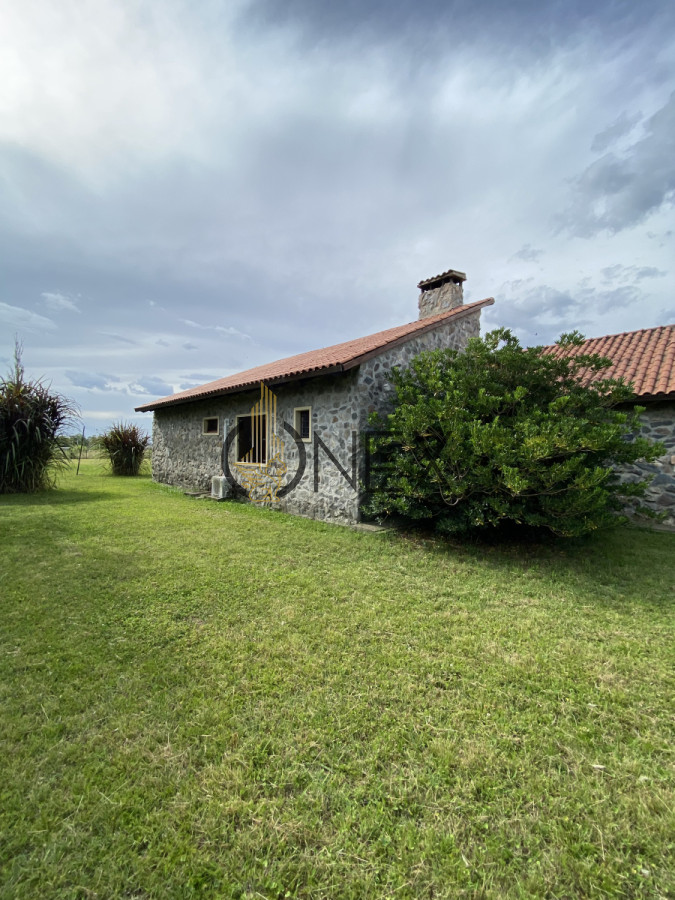 Casa ID.1557 - HERMOSA CASA DE PIEDRA EN VENTA 