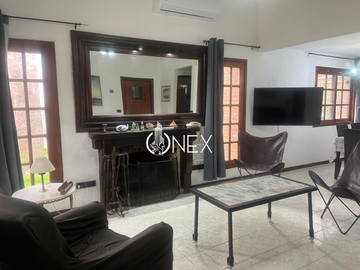 Casa ID.4580 - Venta casa de 4 dormitorios y 4 baños a 5 cuadras de la playa mansa.