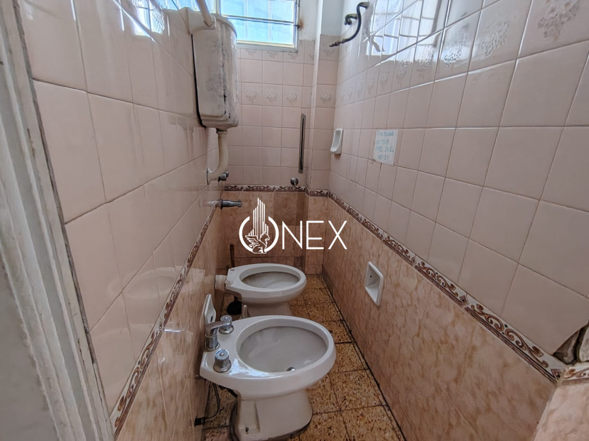 Casa ID.4663 - LOCAL COMERCIAL SOBRE florida y zorrilla 
