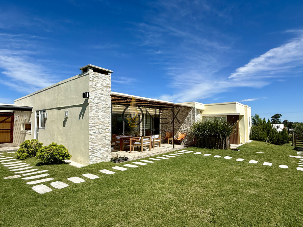 Casa ID.3434 - VENTA CASA UNA PLANTA, 3 DORMITORIOS, CON PISCINA, EN BARRIO PRIVADO MIRADOR DE LA TAHONA, CANELONES