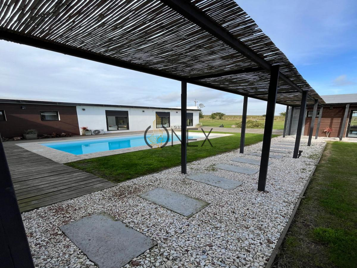 Casa ID.1036 - Se vende casa en barrio privado El Quijote Maldonado