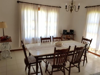 Alquiler anual gran casa zona El Chorro a 100 mtrs del mar 