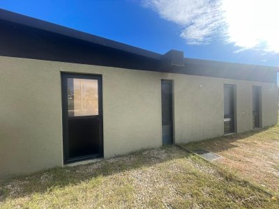 Venta de casas CON RENTA  zona Luisch Miradores dos dormitorios