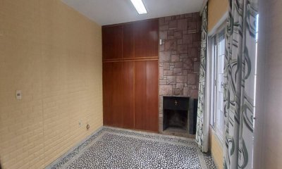 Excelente OPORTUNIDAD VENTA IDEAL INVERSION DOS CASAS Y UN GALPON BARRIO LA TEJA  MONTEVIDEO