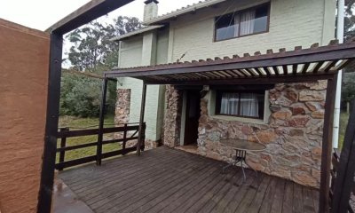 SE VENDE EN VILLA SERRANA HERMOSA PROPIEDAD DE DOS DORMITORIOS