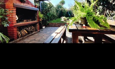 VENTA CASA MALVIN 3 DORMITORIOS 3 BAÑOS PARRILLERO GARAGE