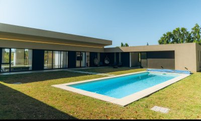 SE VENDE CASA EN BARRIO PRIVADO CARMEL