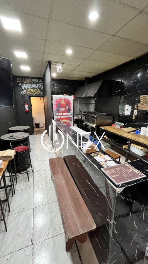 Local Comercial ID.4625 - Venta de Llave - Local Gastronómico (Hamburgueseria - Pizzeria) sobre Av. Gral. Flores🍔🍕 