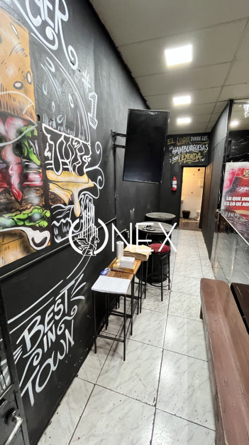 Local Comercial ID.4625 - Venta de Llave - Local Gastronómico (Hamburgueseria - Pizzeria) sobre Av. Gral. Flores🍔🍕 