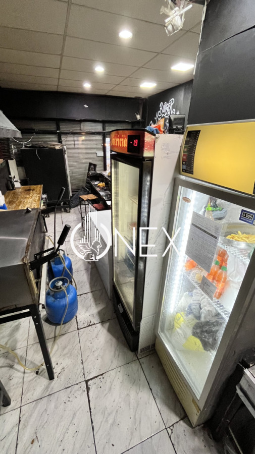 Local Comercial ID.4625 - Venta de Llave - Local Gastronómico (Hamburgueseria - Pizzeria) sobre Av. Gral. Flores🍔🍕 