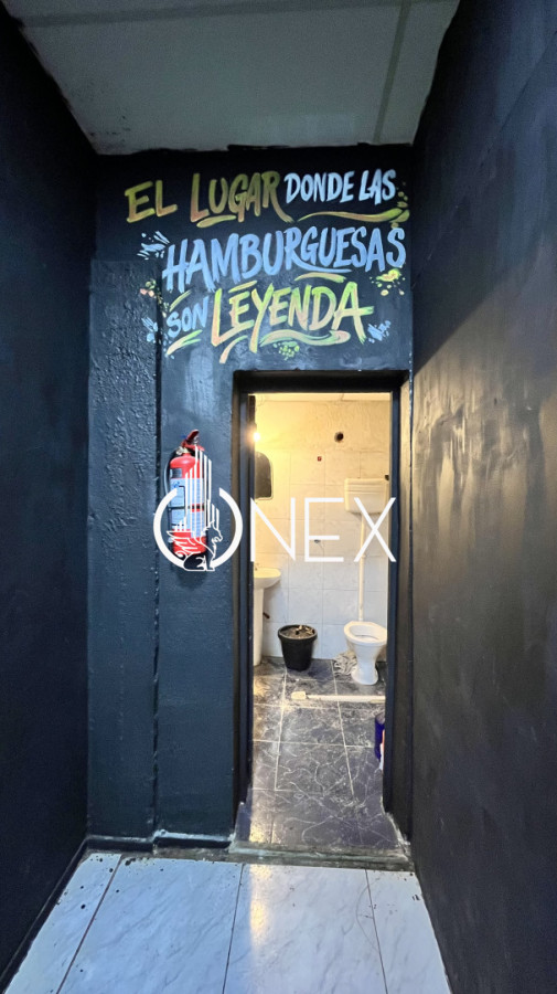Local Comercial ID.4625 - Venta de Llave - Local Gastronómico (Hamburgueseria - Pizzeria) sobre Av. Gral. Flores🍔🍕 