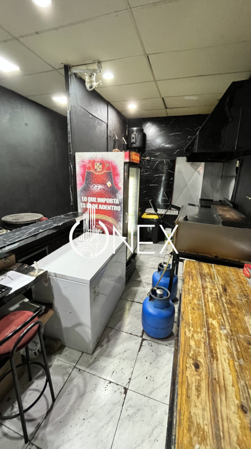 Local Comercial ID.4625 - Venta de Llave - Local Gastronómico (Hamburgueseria - Pizzeria) sobre Av. Gral. Flores🍔🍕 