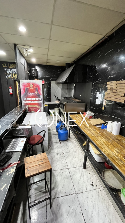 Local Comercial ID.4625 - Venta de Llave - Local Gastronómico (Hamburgueseria - Pizzeria) sobre Av. Gral. Flores🍔🍕 