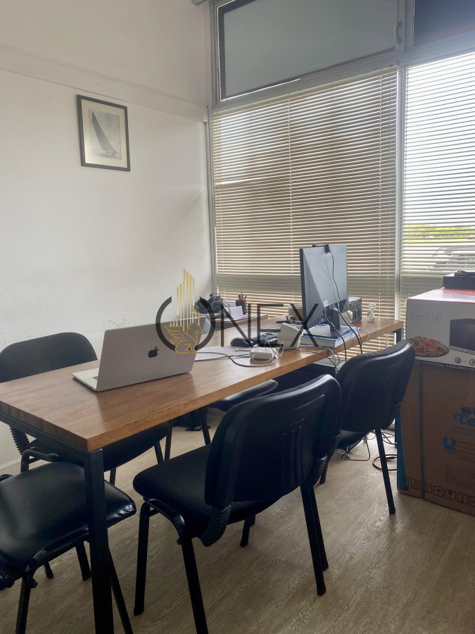 Local Comercial ID.1787 - Se vende local en Punta del Este. Atención dueños de negocios
