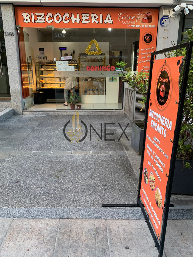 Local Comercial ID.1490 - Venta de llave de negocio en pleno Pocitos sin gastos comunes al pié de un edificio