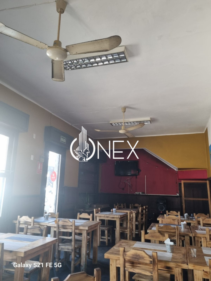 Local Comercial ID.4390 - Se vende llaves de Bar-Restaurante en Barrio Reus , Montevideo. Funcionando 