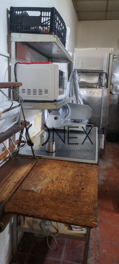 Local Comercial ID.3629 -  Se vende llave de local ubicado frente al costa urbana