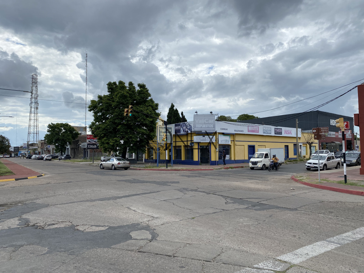 Local Comercial ID.1623 - ALQUILER Y VENTA DE GRAN LOCAL COMERCIAL EN PRINCIPAL AVENIDA PAYSANDU