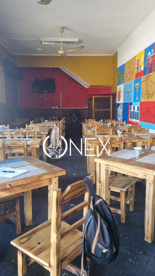Local Comercial ID.4390 - Se vende llaves de Bar-Restaurante en Barrio Reus , Montevideo. Funcionando 