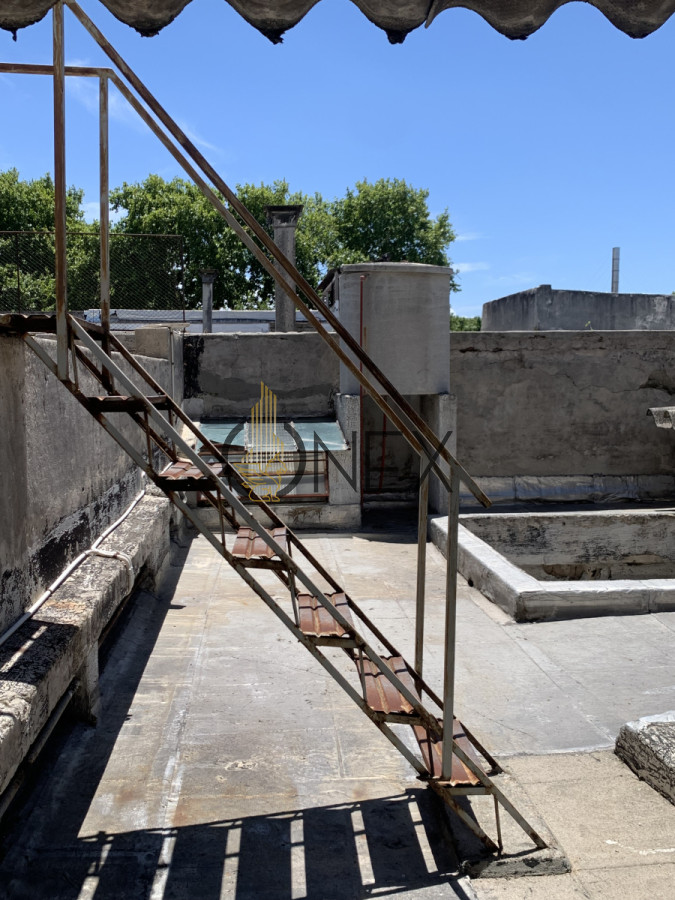 Local Comercial ID.1591 - Venta de 2 Locales Comerciales, Galpòn y Casa de 5 Dormitorios