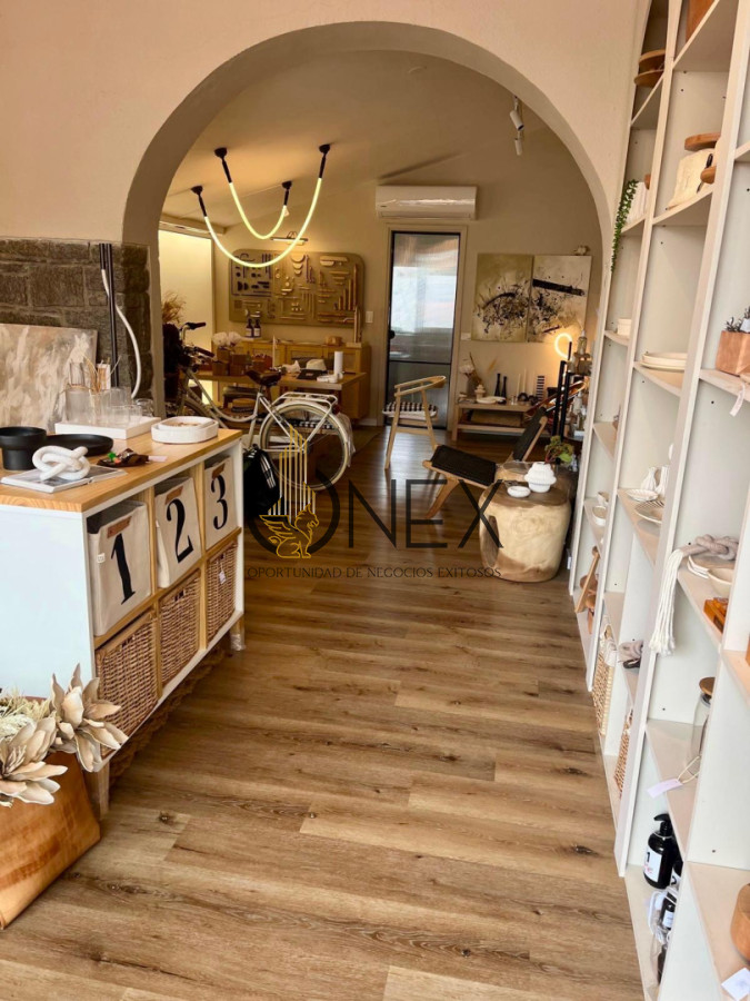 Local Comercial ID.4280 - Local comercial en alquiler. Península Punta del Este. Muy buen estado