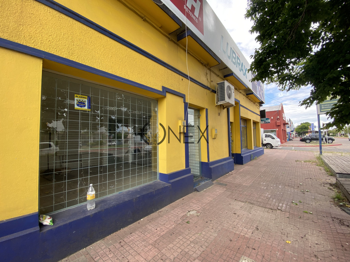Local Comercial ID.1623 - ALQUILER Y VENTA DE GRAN LOCAL COMERCIAL EN PRINCIPAL AVENIDA PAYSANDU
