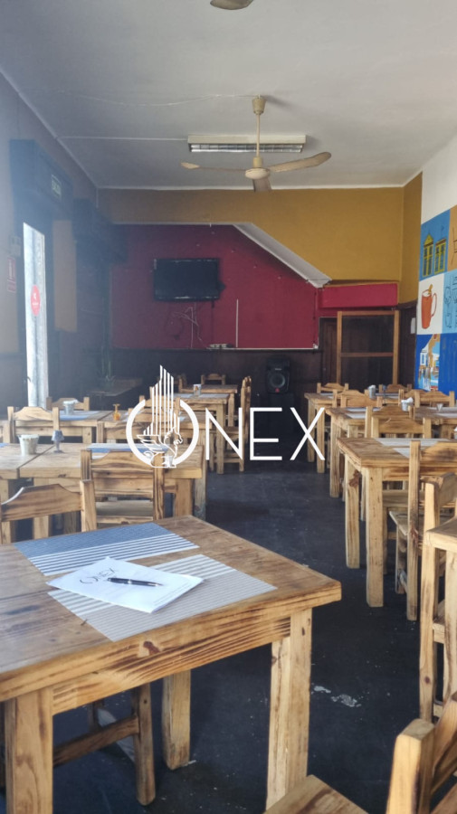 Local Comercial ID.4390 - Se vende llaves de Bar-Restaurante en Barrio Reus , Montevideo. Funcionando 