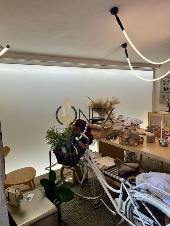 Local Comercial ID.4280 - Local comercial en alquiler. Península Punta del Este. Muy buen estado