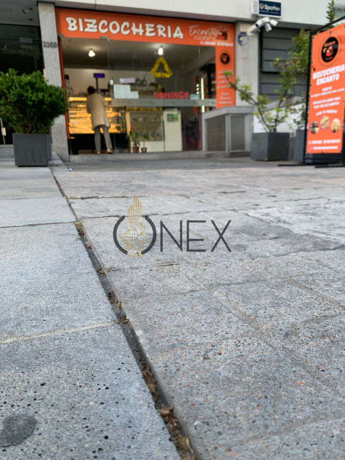 Local Comercial ID.1490 - Venta de llave de negocio en pleno Pocitos sin gastos comunes al pié de un edificio