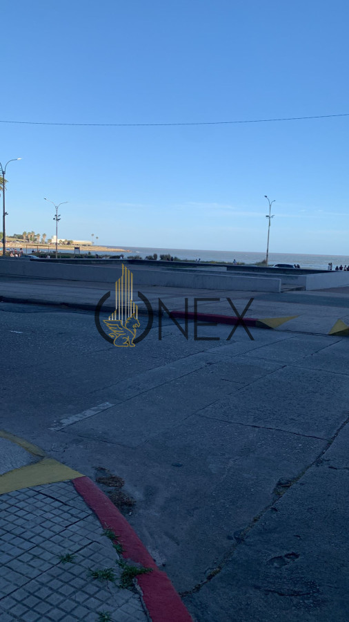 Local Comercial ID.1490 - Venta de llave de negocio en pleno Pocitos sin gastos comunes al pié de un edificio