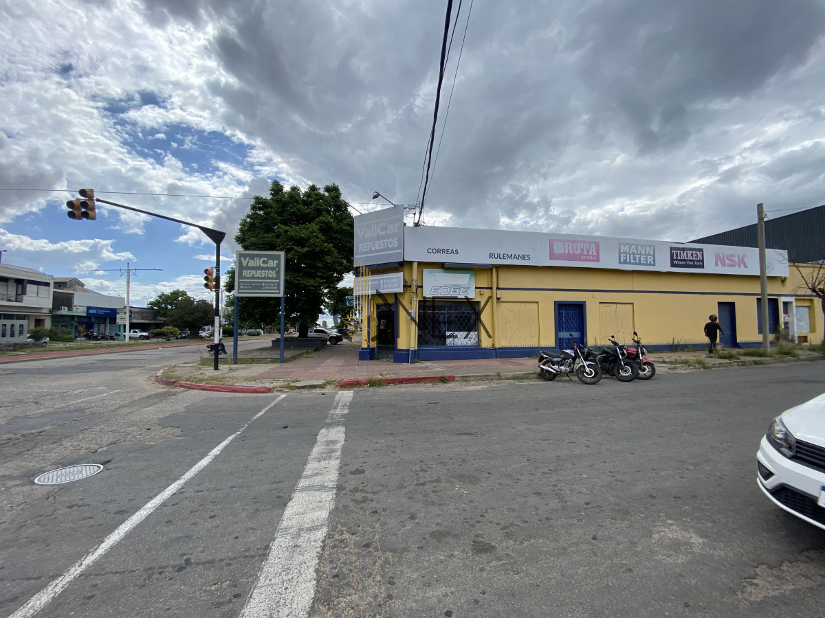 Local Comercial ID.1623 - ALQUILER Y VENTA DE GRAN LOCAL COMERCIAL EN PRINCIPAL AVENIDA PAYSANDU
