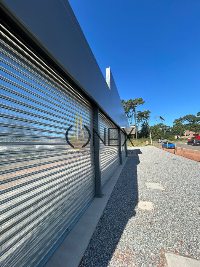 Local Comercial ID.3712 - Lanzamiento Exclusivo Comercial de 660 m2 en la Avenida, mas estratégica de Maldonado. 