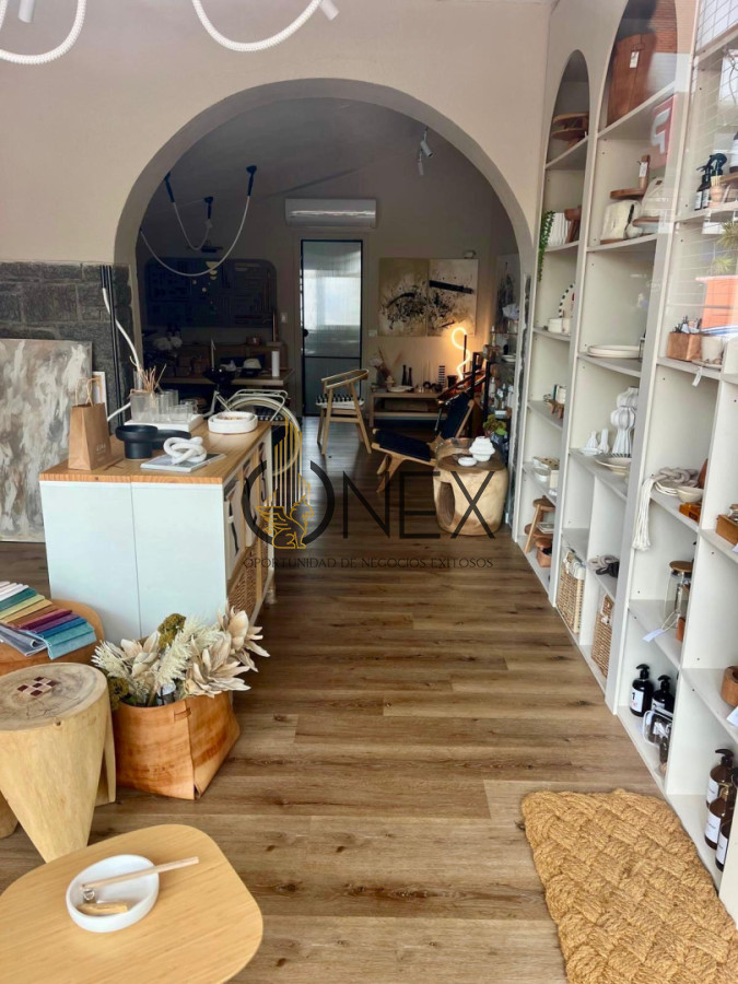 Local Comercial ID.4280 - Local comercial en alquiler. Península Punta del Este. Muy buen estado