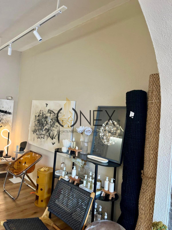 Local Comercial ID.4280 - Local comercial en alquiler. Península Punta del Este. Muy buen estado