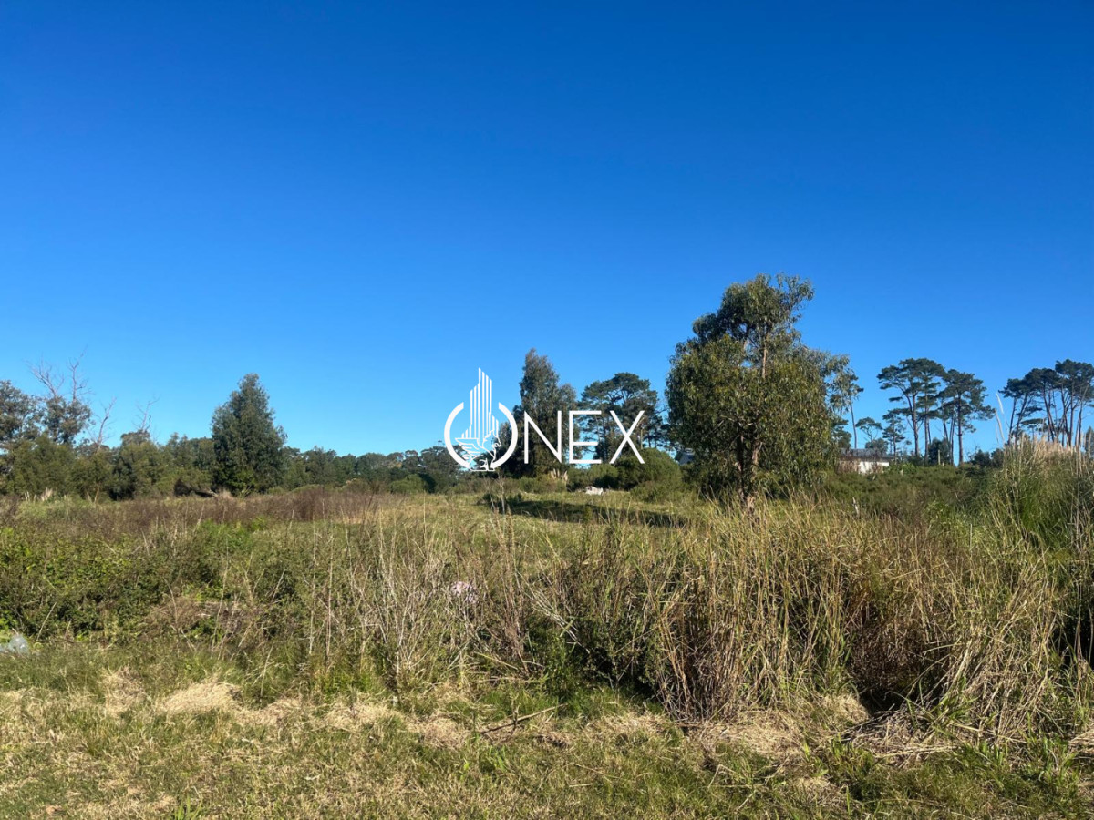 Terreno ID.4513 - Vendo terreno en Barrio Golf de 1.577 m2 , entrega 50% y financia el resto.