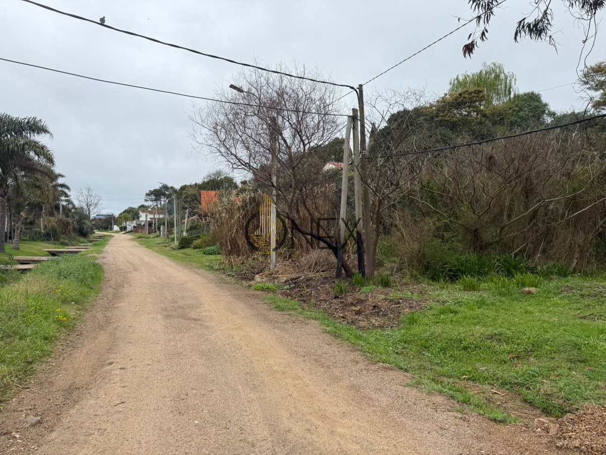 Terreno ID.3088 - Se vende amplio terreno en Atlántida - USD 80.000