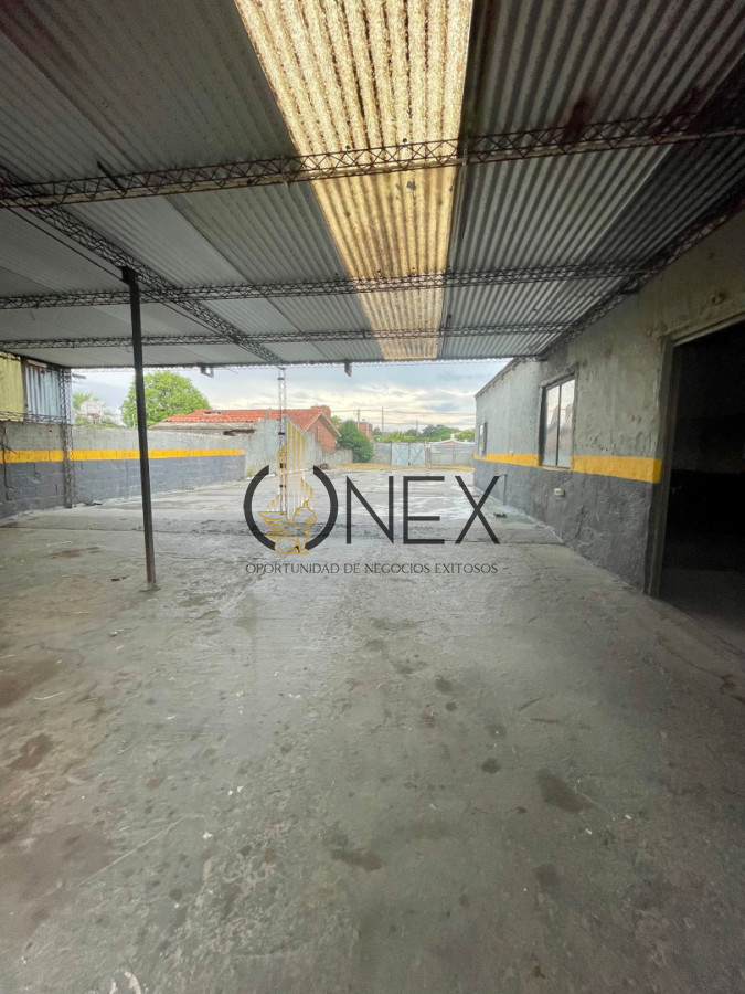 Terreno ID.4254 - En Venta Terreno con mejoras y doble acceso sobre Boulevard Artigas. Maldonado
