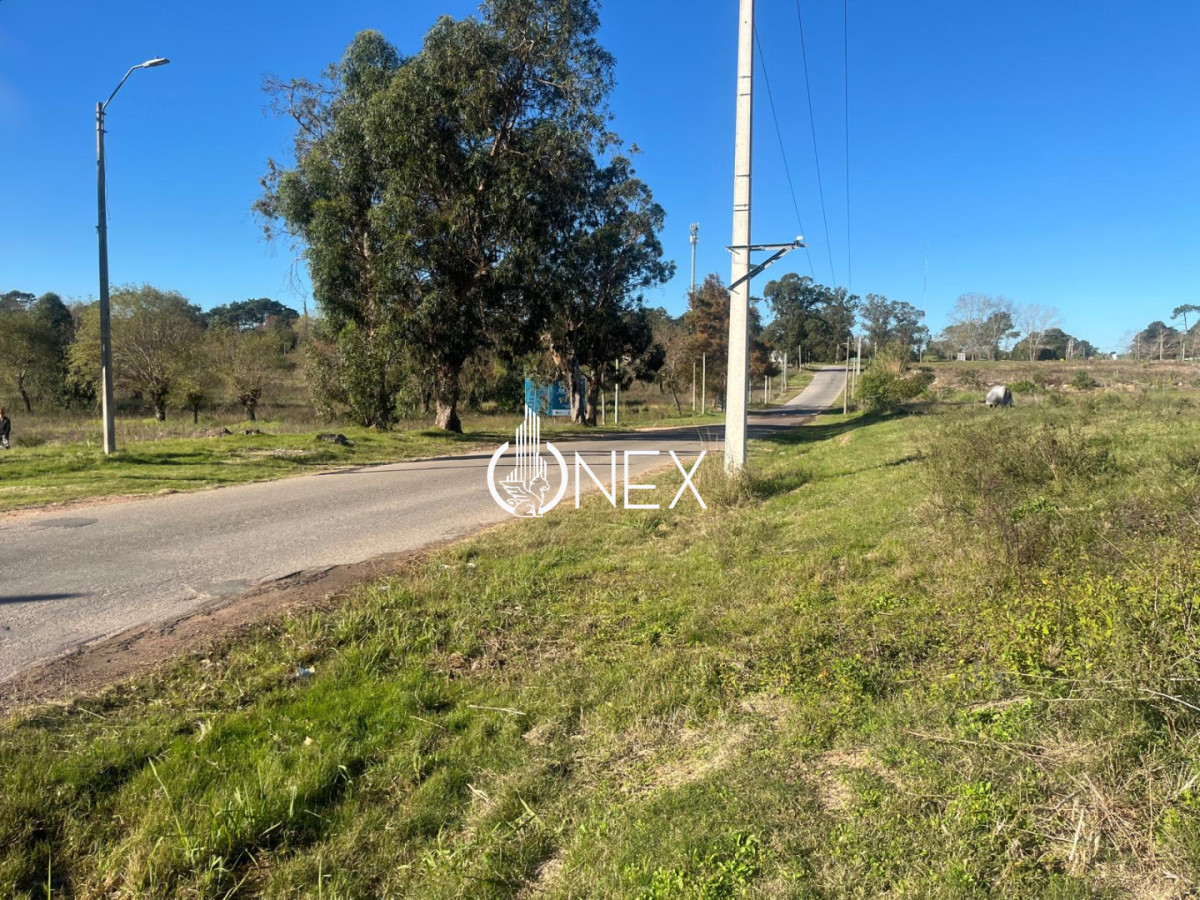 Terreno ID.4513 - Vendo terreno en Barrio Golf de 1.577 m2 , entrega 50% y financia el resto.