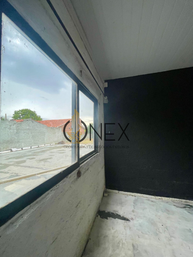 Terreno ID.4254 - En Venta Terreno con mejoras y doble acceso sobre Boulevard Artigas. Maldonado