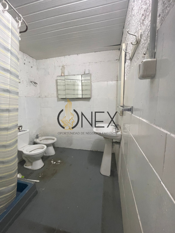 Terreno ID.4254 - En Venta Terreno con mejoras y doble acceso sobre Boulevard Artigas. Maldonado