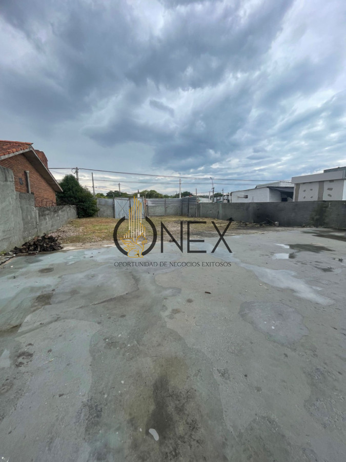 Terreno ID.4254 - En Venta Terreno con mejoras y doble acceso sobre Boulevard Artigas. Maldonado