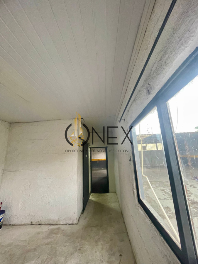 Terreno ID.4254 - En Venta Terreno con mejoras y doble acceso sobre Boulevard Artigas. Maldonado