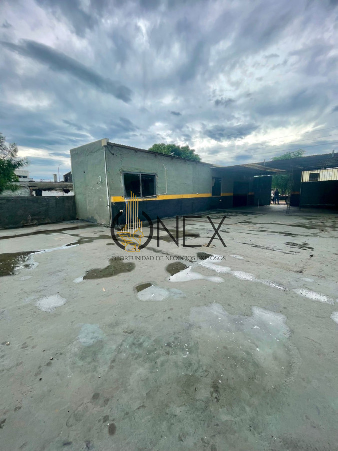 Terreno ID.4254 - En Venta Terreno con mejoras y doble acceso sobre Boulevard Artigas. Maldonado