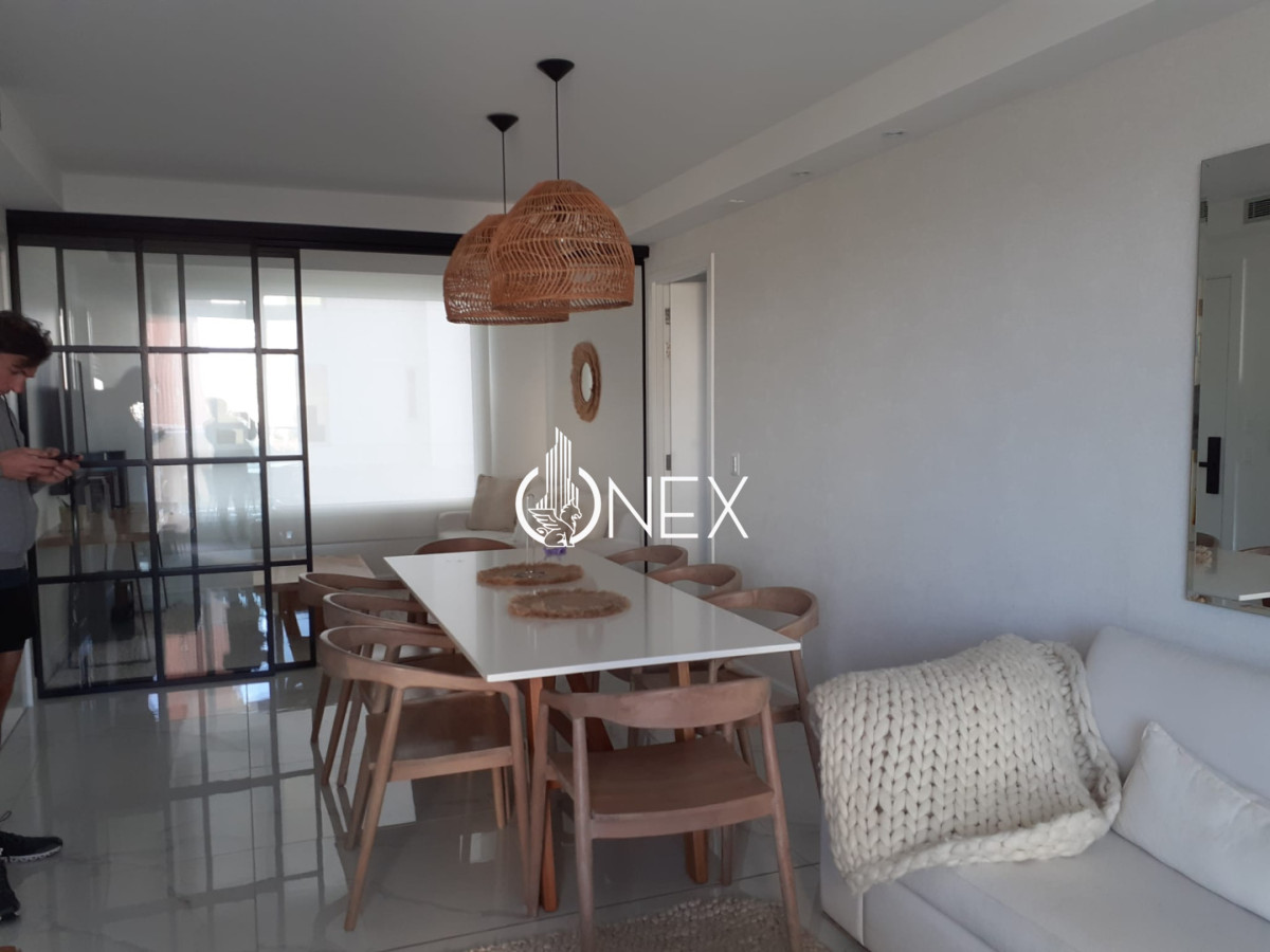 Apartamento ID.4489 - Venta apartamento de 2 dormitorios y 2 baños con amenities en primera línea de playa mansa.