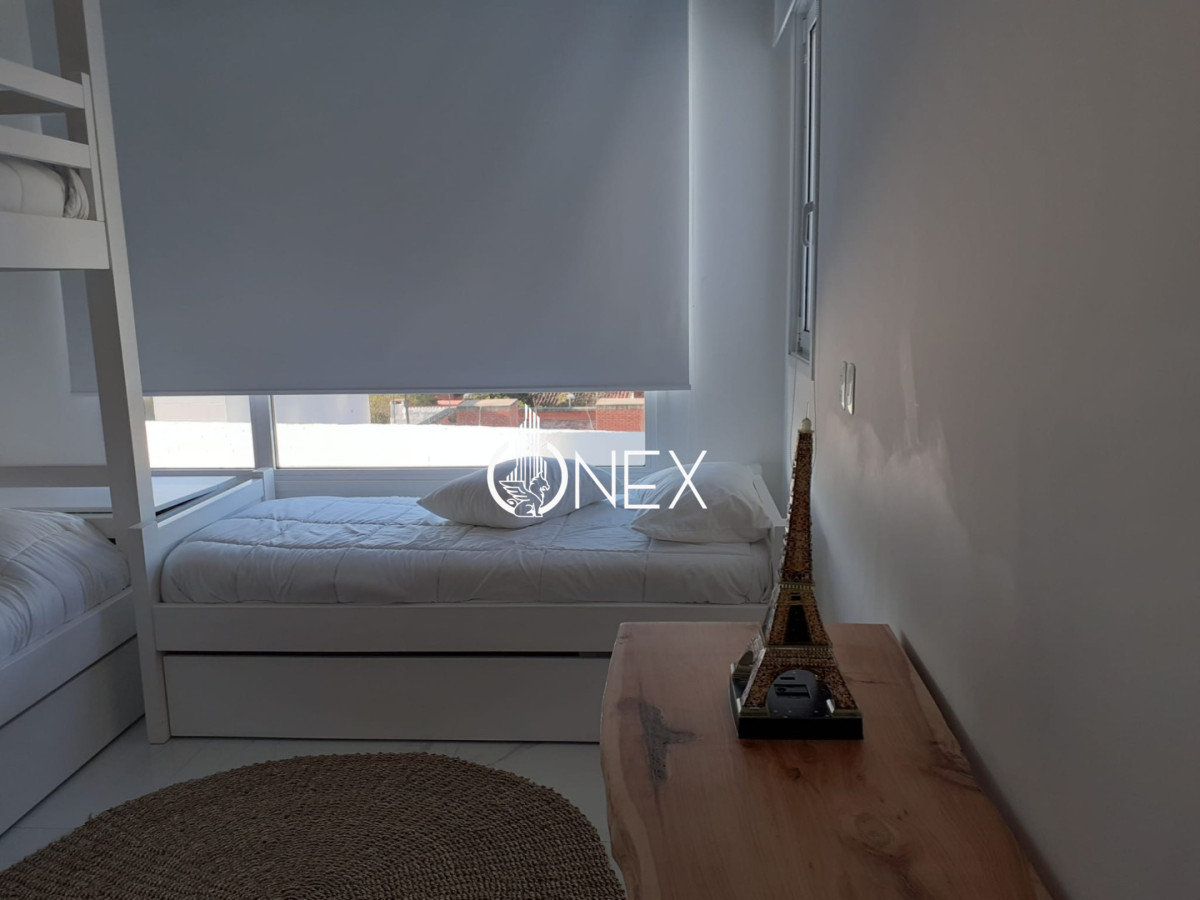 Apartamento ID.4489 - Venta apartamento de 2 dormitorios y 2 baños con amenities en primera línea de playa mansa.