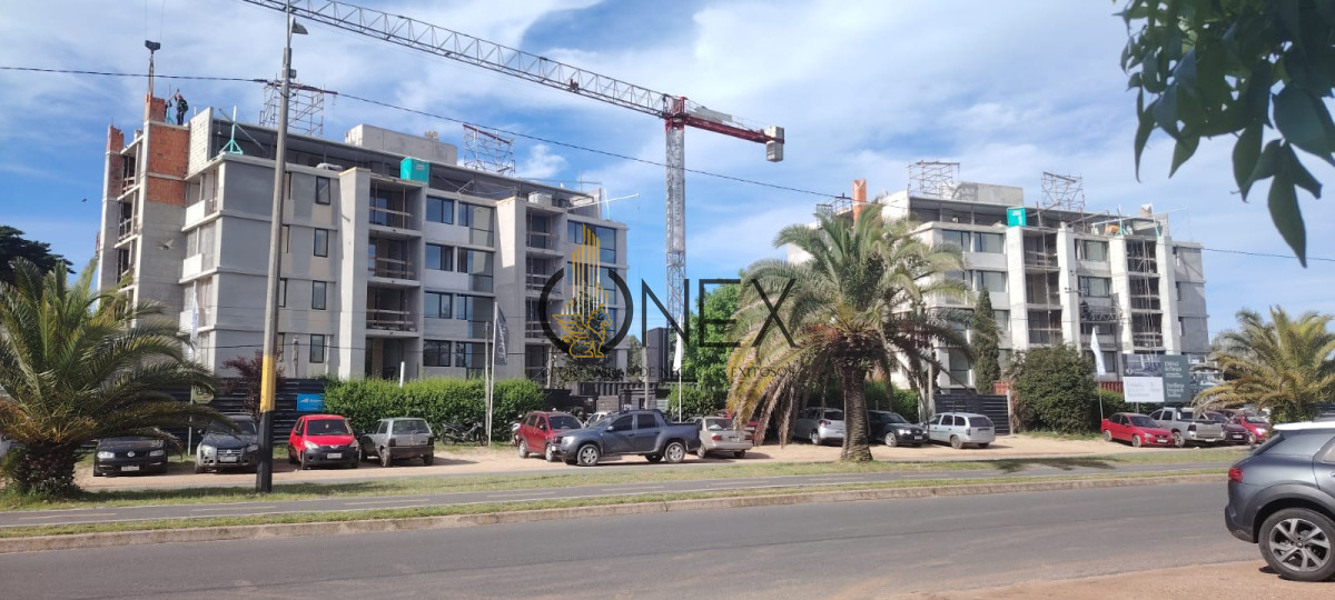 Apartamento ID.3469 - Venta de apartamento 3 dormitorios 2 baños en Carrasco con parrillero