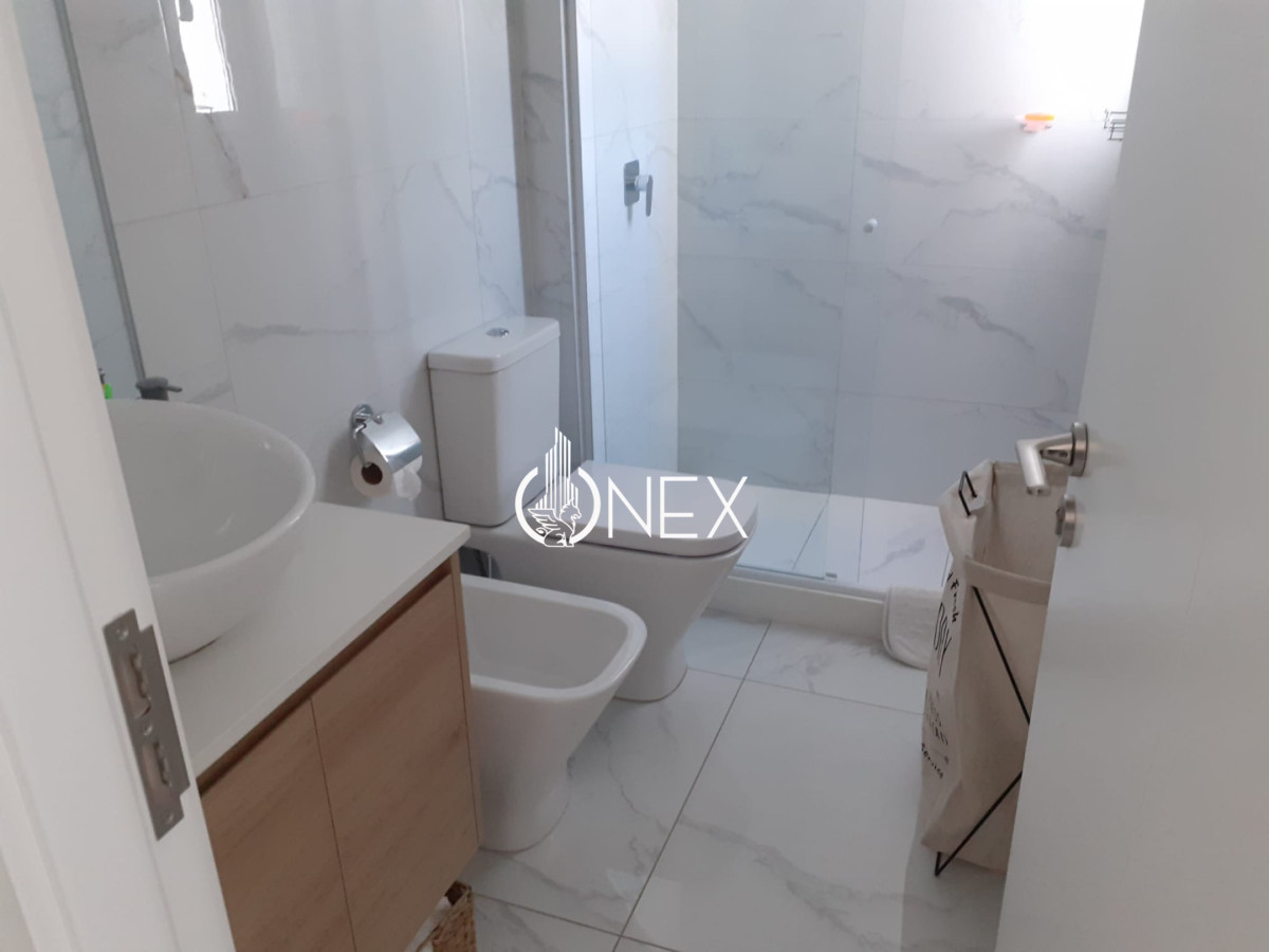 Apartamento ID.4489 - Venta apartamento de 2 dormitorios y 2 baños con amenities en primera línea de playa mansa.