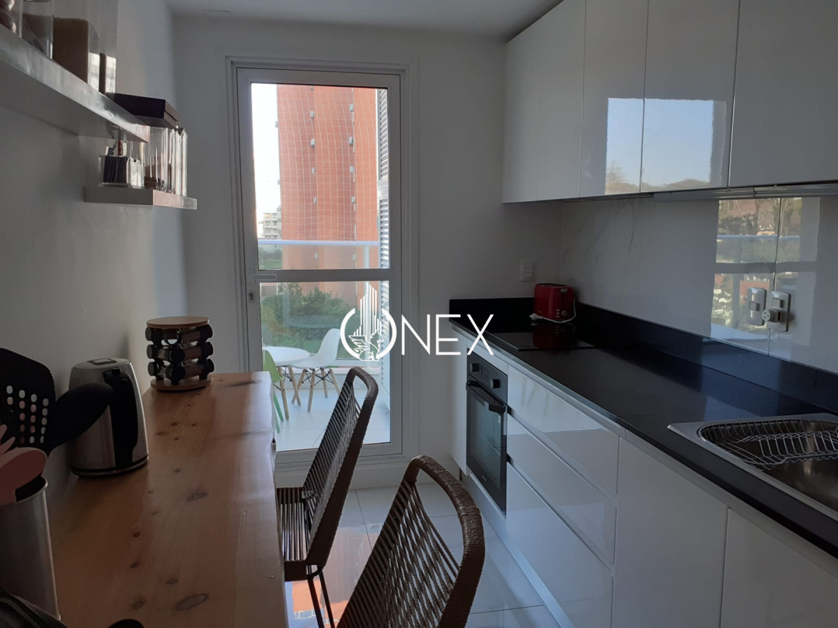 Apartamento ID.4489 - Venta apartamento de 2 dormitorios y 2 baños con amenities en primera línea de playa mansa.