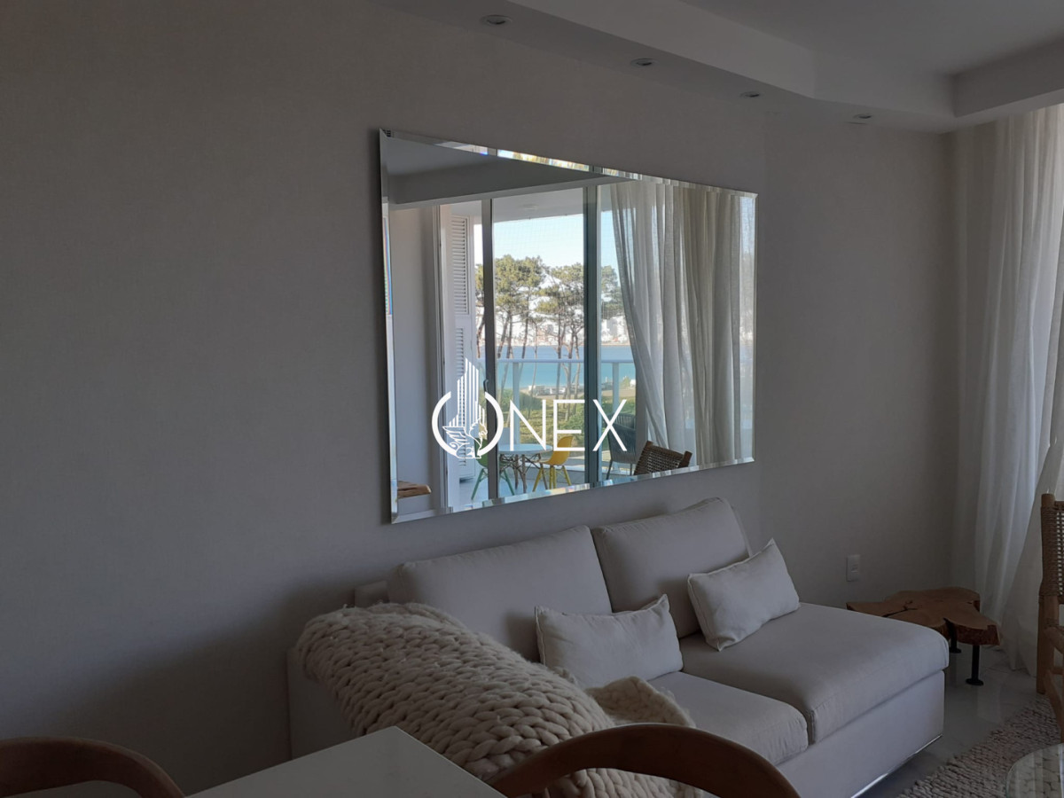 Apartamento ID.4489 - Venta apartamento de 2 dormitorios y 2 baños con amenities en primera línea de playa mansa.